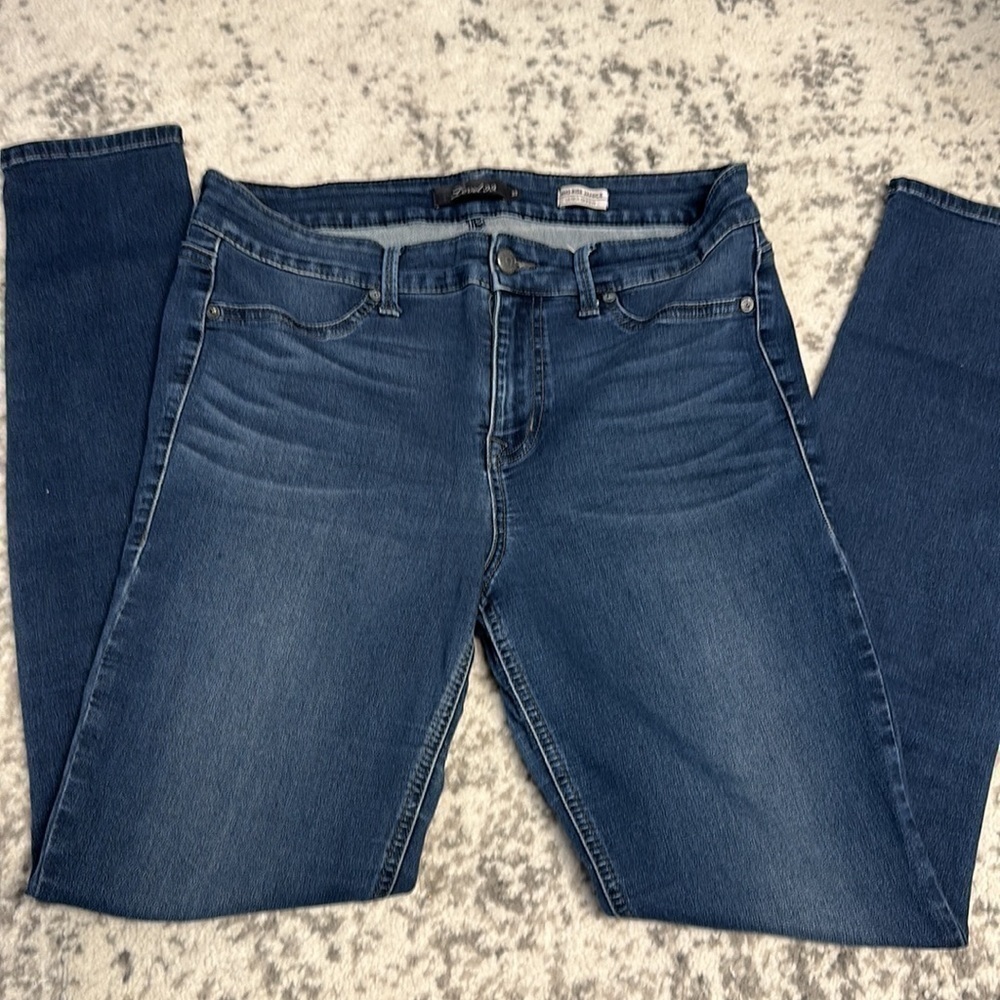 Level 99 mid rise Janice ultra skinny. With stretch! Size 32 - Picture 7 of 9